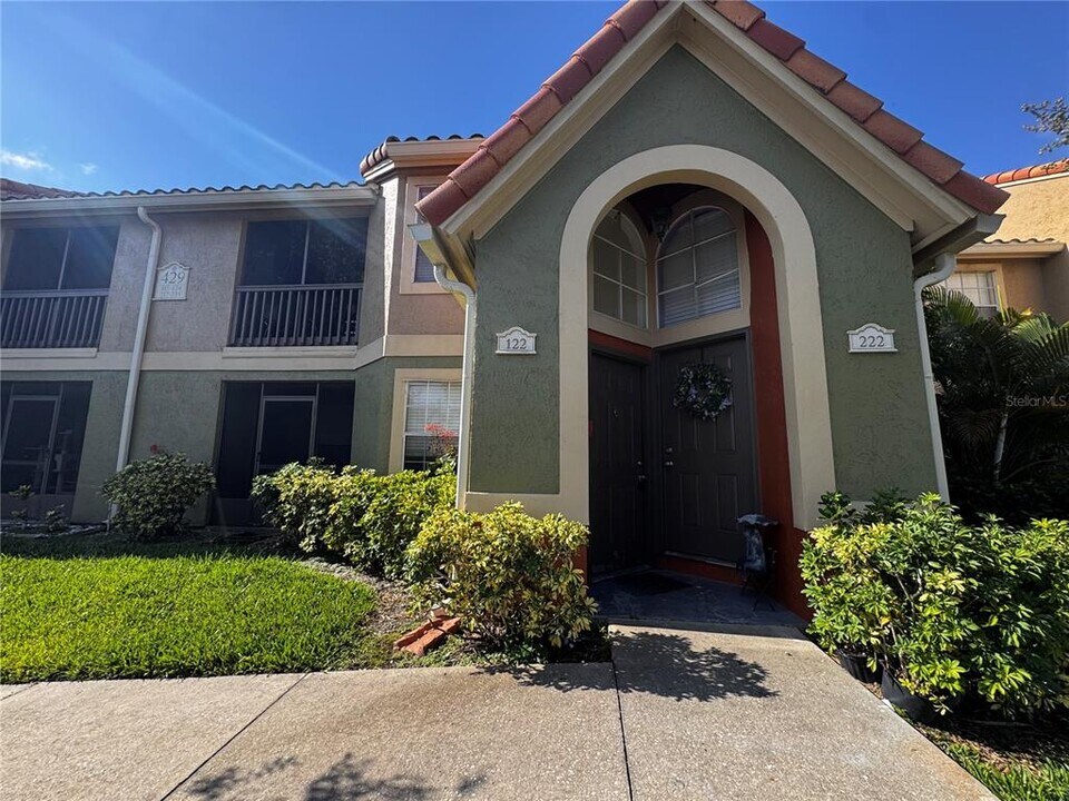 429 Fountainhead Cir in Kissimmee, FL - Building Photo