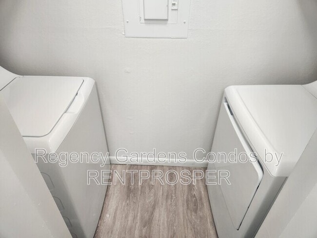 5540 Devonbriar Way in Orlando, FL - Building Photo - Building Photo