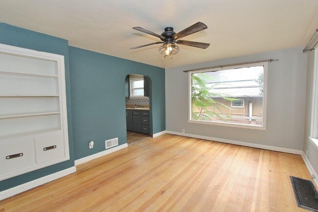 209 E Montana Ave in Homedale, ID - Building Photo - Building Photo