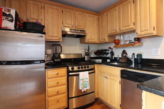 130 Saint Marys St, Unit 8 in Boston, MA - Building Photo - Building Photo