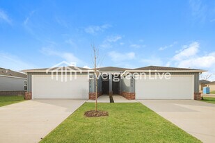 6615 NW Kathleen St in Bentonville, AR - Building Photo