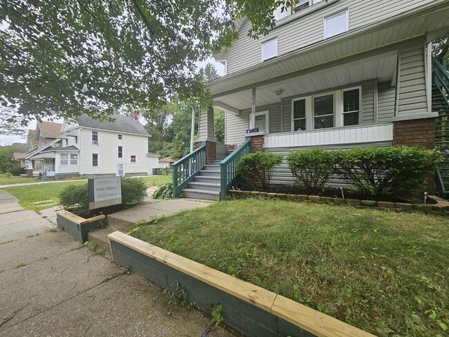 1013 Celina Ave in Akron, OH - Building Photo - Building Photo