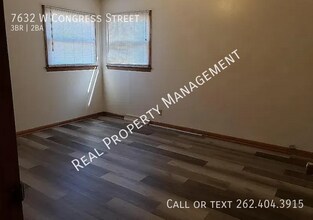 7632 W Congress St in Milwaukee, WI - Building Photo - Building Photo
