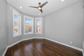 2115 W Armitage Ave in Chicago, IL - Building Photo - Building Photo