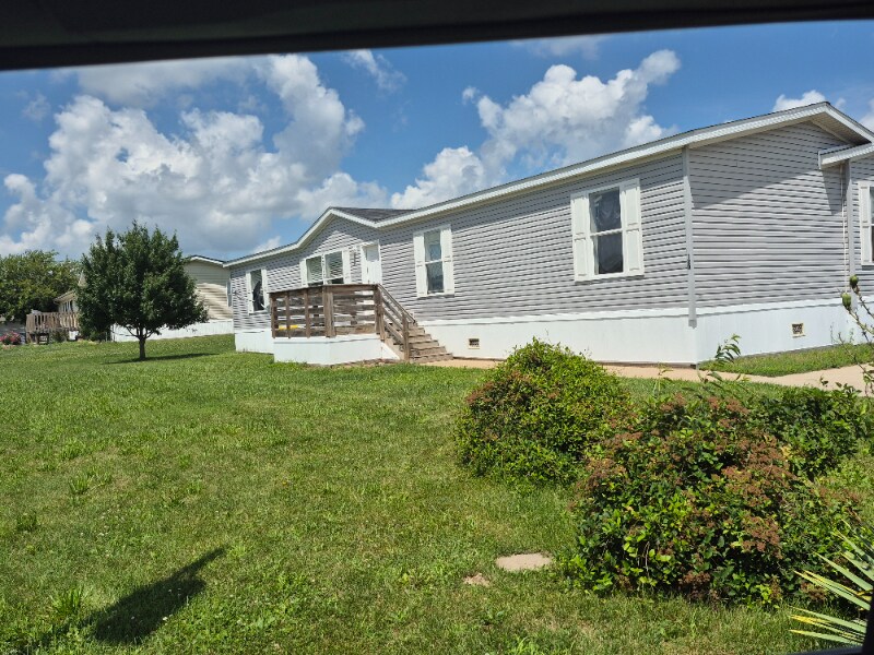120 Golfview Ct in North Liberty, IA - Building Photo