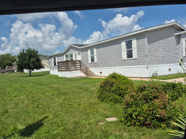property at 120 Golfview Ct