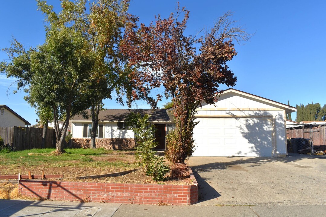 6339 Glenhills Way in Sacramento, CA - Building Photo