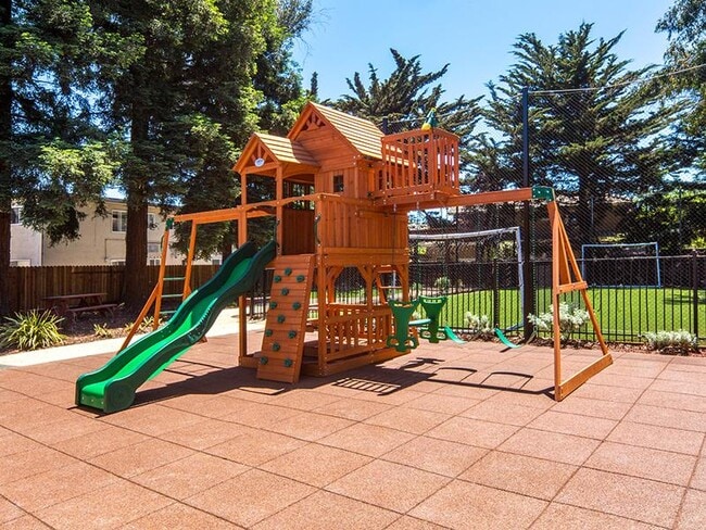 Greenleaf in Hayward, CA - Foto de edificio - Building Photo