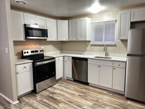 510 Aura Dr in Monroeville, PA - Foto de edificio - Building Photo