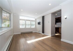 107 Black Rock Tpke in Redding, CT - Building Photo - Building Photo
