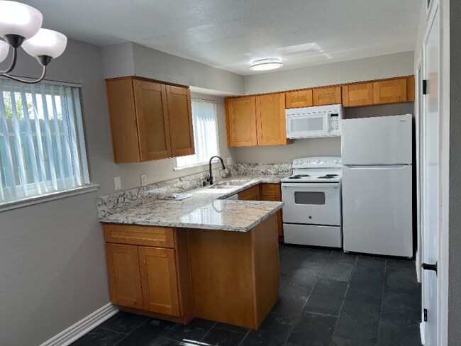 6140 Gloria Dr in Sacramento, CA - Building Photo - Building Photo