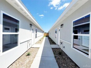 1723 Davenport St, Unit 4 in Weslaco, TX - Building Photo - Building Photo