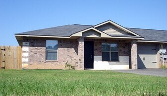 16917 Sentinel Ln in Lindale, TX - Building Photo
