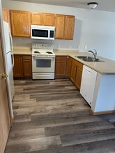 Dancing Oaks Apartments in Menomonie, WI - Foto de edificio - Building Photo