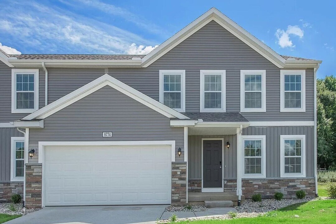 8774 Tiburon Ln in Richland, MI - Building Photo
