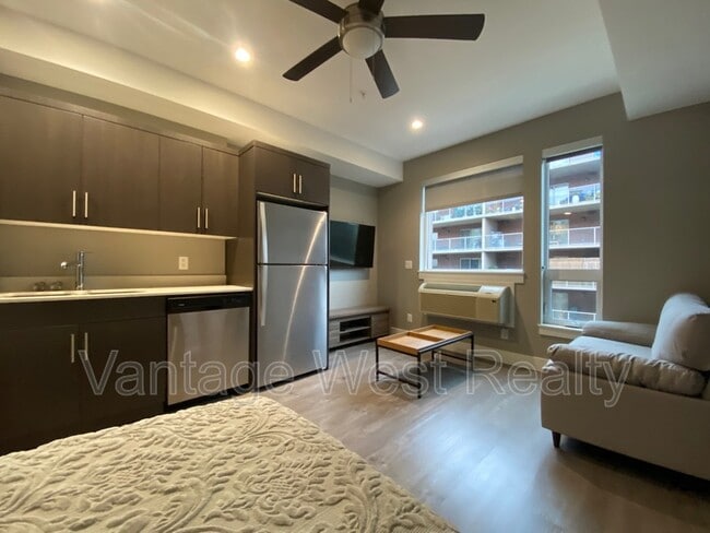 925-925 Leon Ave in Kelowna, BC - Building Photo - Building Photo