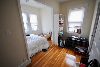 15 Taylor St, Unit 1 in Medford, MA - Foto de edificio - Building Photo