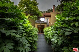 10023 Westwanda Dr in Beverly Hills, CA - Building Photo - Building Photo