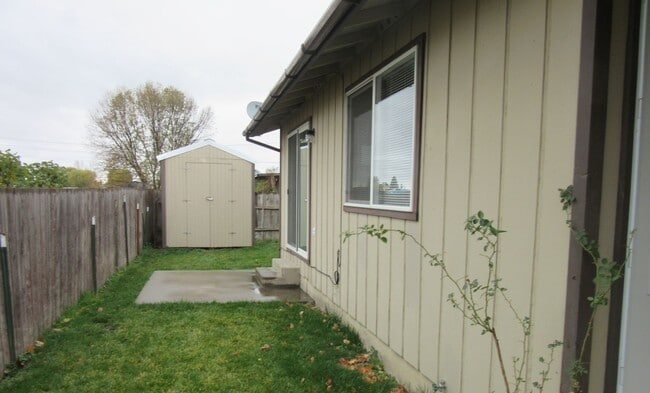 property at 745-747 E Ash St