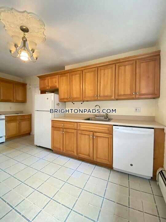 27 Brock St, Unit 2 in Boston, MA - Foto de edificio