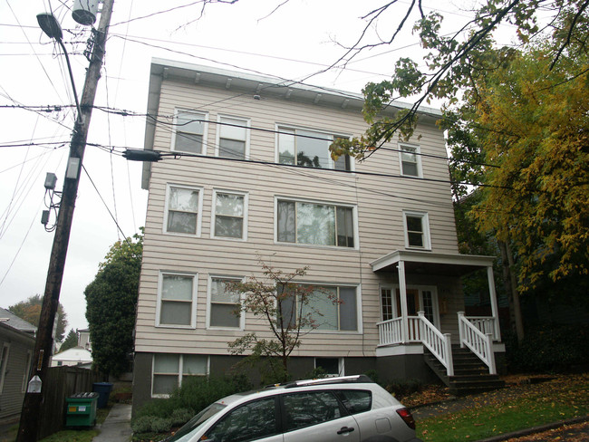 Winchester Place in Seattle, WA - Foto de edificio - Building Photo