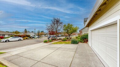 5709 Evening Way in Santa Rosa, CA - Building Photo - Building Photo