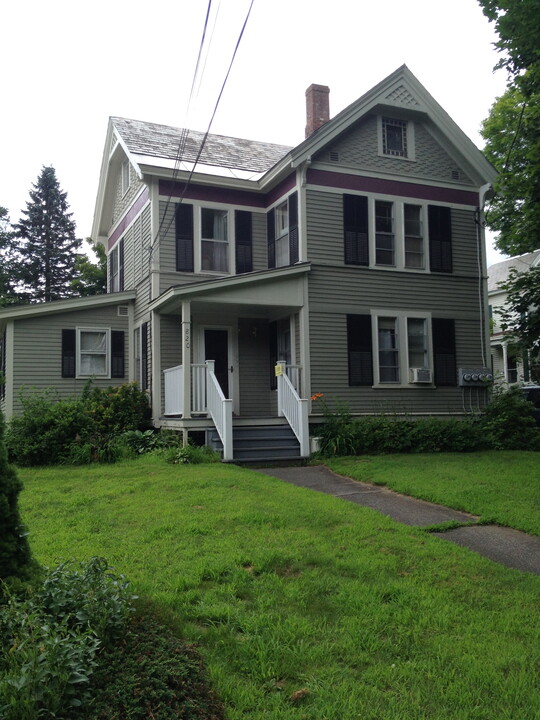 820 Western Ave, Unit Apt202 in Brattleboro, VT - Building Photo