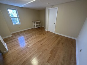 377 Dorchester St, Unit 2 in Boston, MA - Building Photo - Building Photo