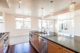 631 Market St in Kirkland, WA - Building Photo - Building Photo