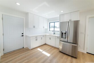 1091 Pu?u ?Alani Way in Pearl City, HI - Building Photo - Building Photo