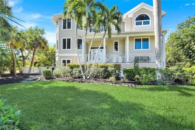 1111 Schooner Pl in Sanibel, FL - Foto de edificio - Building Photo