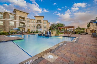 Bexley Lake Forest in McKinney, TX - Foto de edificio - Building Photo