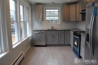 899 Green St in Iselin, NJ - Building Photo - Building Photo