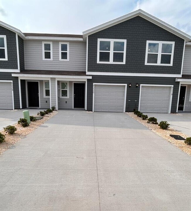 8220 SW 67th Ave in Ocala, FL - Building Photo