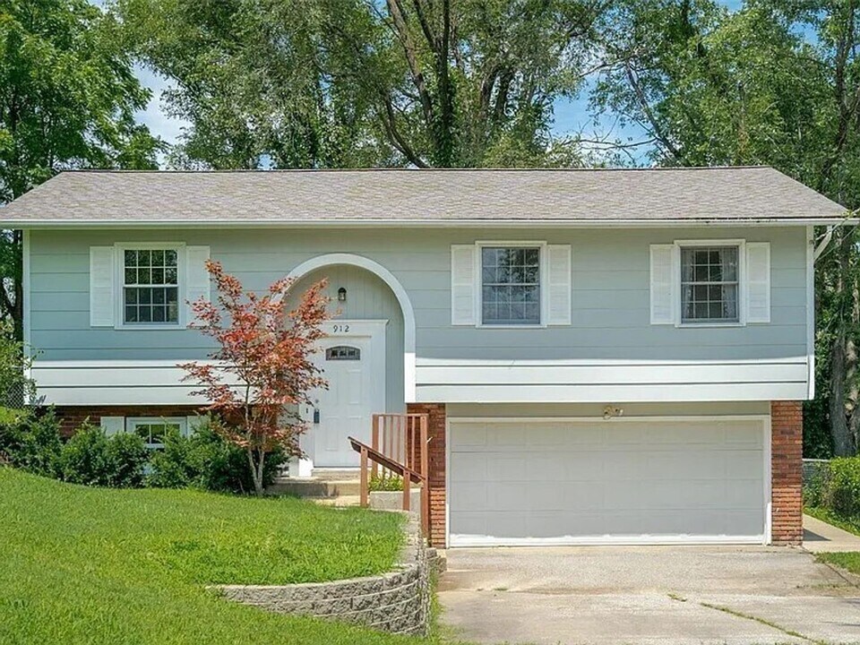 912 Missouri Ave in Washington, MO - Building Photo