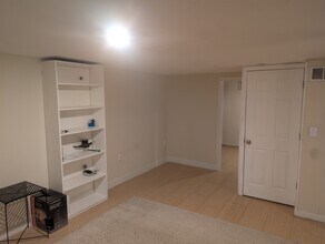 4217 Ivy Glen Rd, Unit Basement Suite in Silver Spring, MD - Foto de edificio - Building Photo