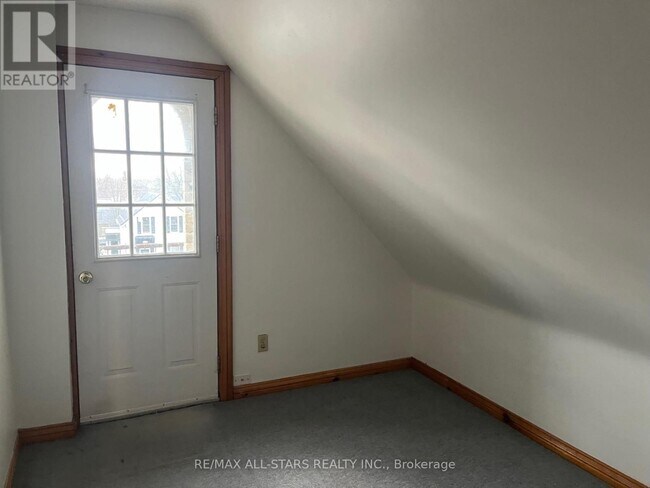 4 Kent St W in Kawartha Lakes, ON - Building Photo - Building Photo