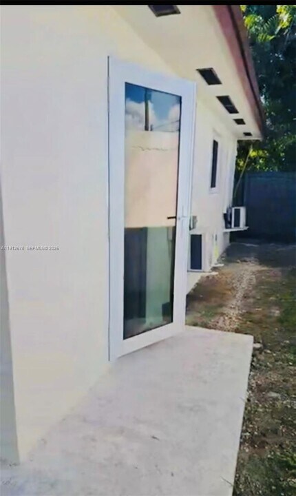 16020 SW 98th Ct in Miami, FL - Building Photo