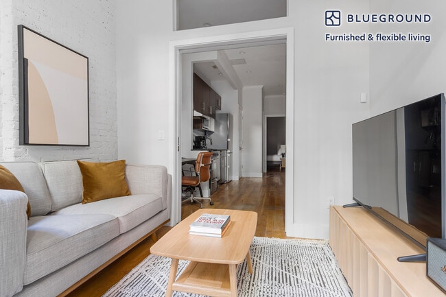 515 W 47th St in New York, NY - Building Photo - Building Photo