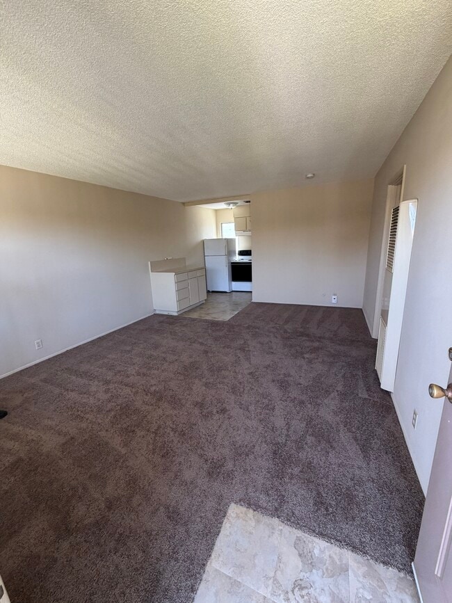 2133 Elden Ave, Unit Elden East Apartments, Unit Elden East Apartments