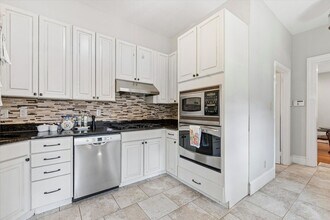 201 W Barnard St in West Chester, PA - Foto de edificio - Building Photo