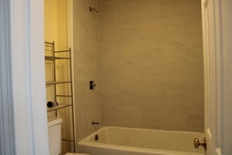 42 Summer St in Bristol, CT - Building Photo - Building Photo