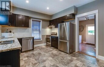 20 Wells Ave in Brantford, ON - Building Photo - Building Photo