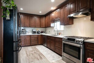 306 E 36th St in Los Angeles, CA - Building Photo