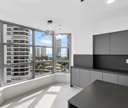 19101 NE 36th Ct, Unit 1707 in Aventura, FL - Foto de edificio - Building Photo