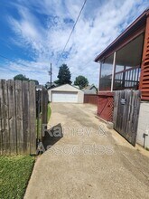 831 Eastern Pkwy in Louisville, KY - Building Photo - Building Photo