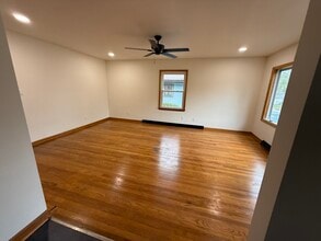 972 Chester Ave in Akron, OH - Building Photo - Building Photo