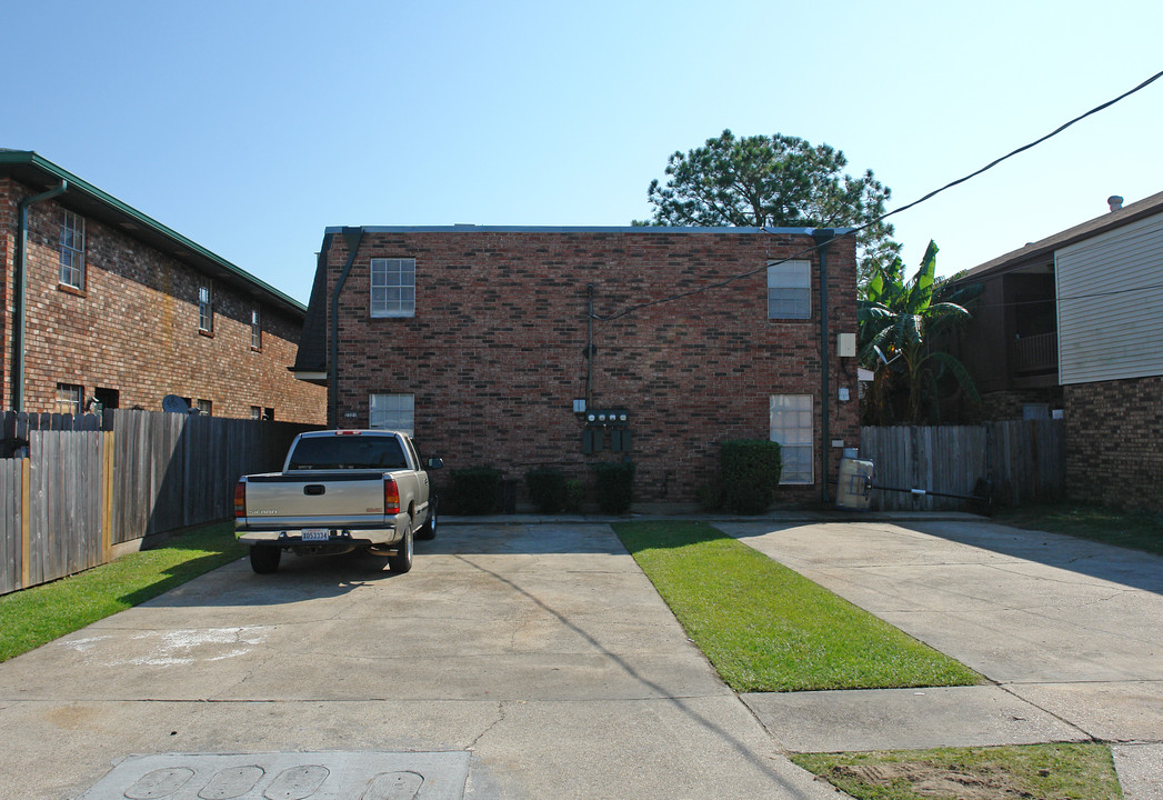 2321 Giuffrias Ave in Metairie, LA - Foto de edificio