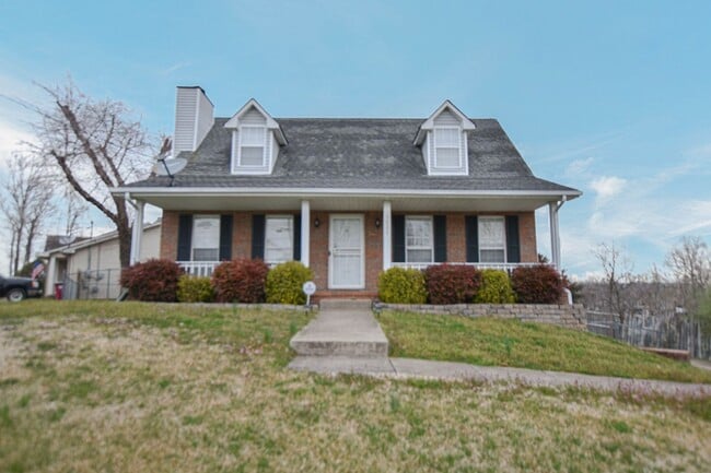 2021 Windmeade Dr
