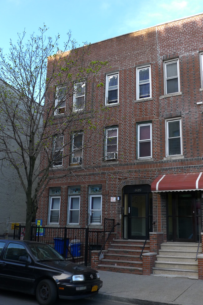 1425 Noble Ave in Bronx, NY - Foto de edificio - Building Photo